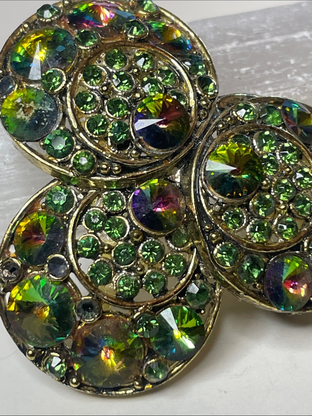 Vintage Cluster Green Iridescent Aurora Borealis Rhinestones Gold Tone Brooch